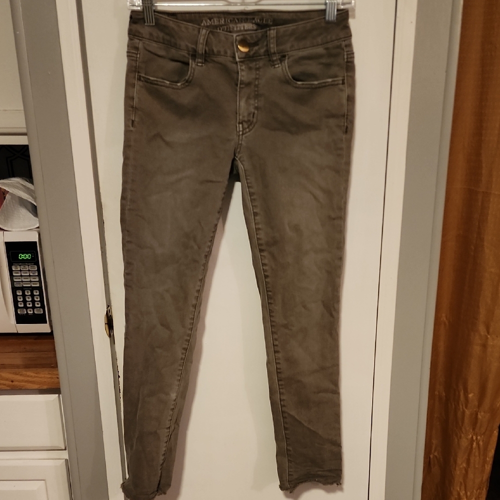 🔴American Eagle Outfitters Super Super Stretch Olive Size 2